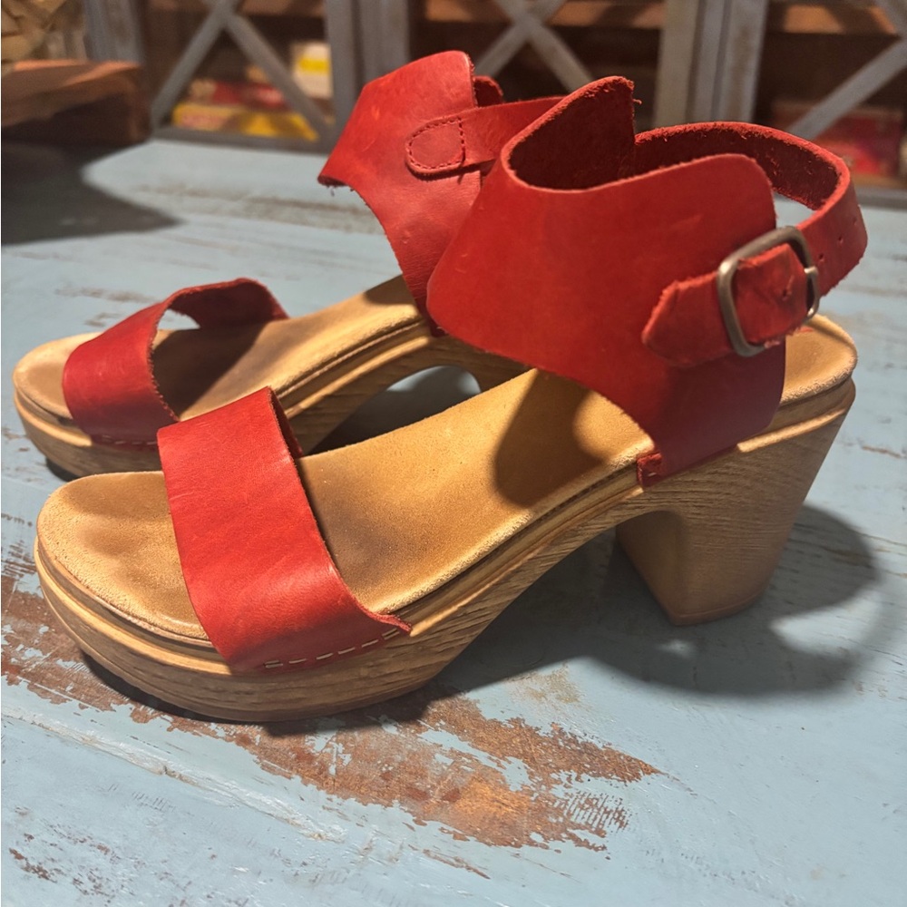 Calou Stockholm Women’s Red Leather Platform Sandals